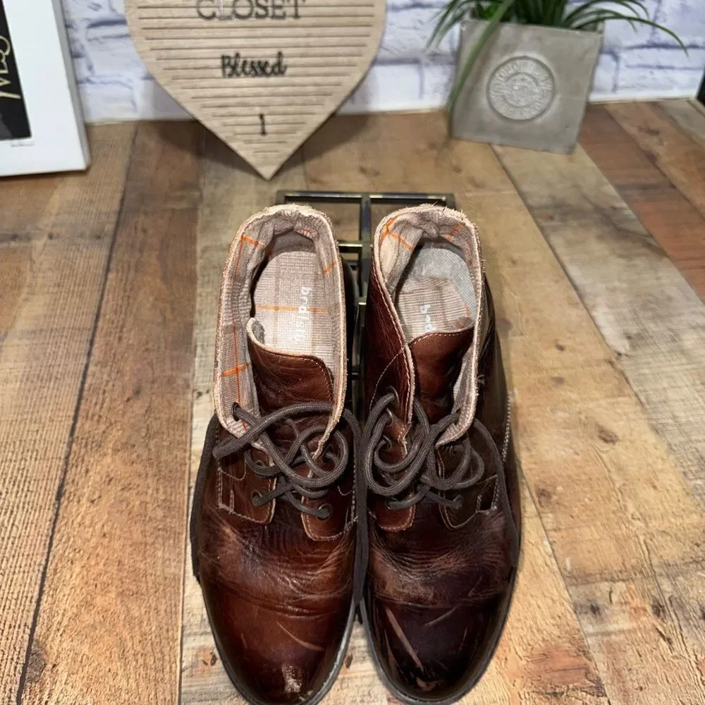Bed Stu leather chukka boots size 10.5 with flaws